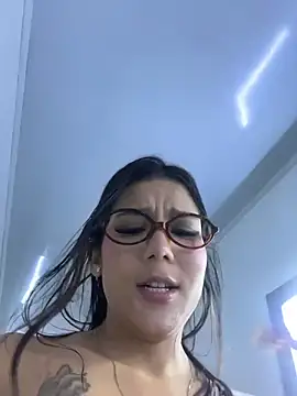 CherrySmirkXXX webcam