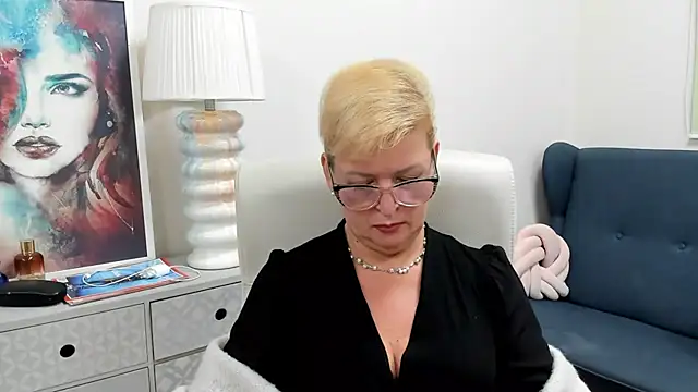 luna_xfantasy live cam on StripChat