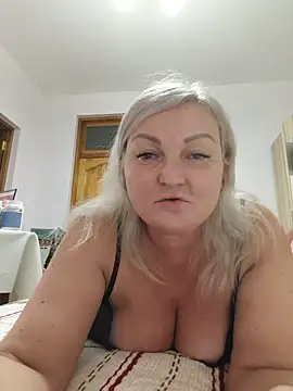 SWEETTbitch live cam on StripChat
