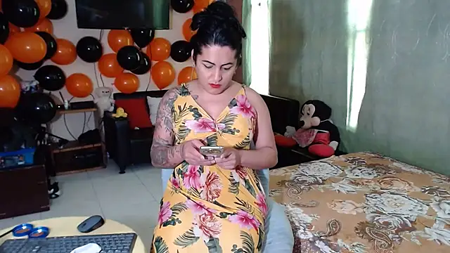 Sashaferrari2000 live cam on StripChat