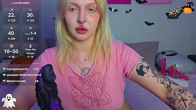 BlondieSummer live cam on StripChat