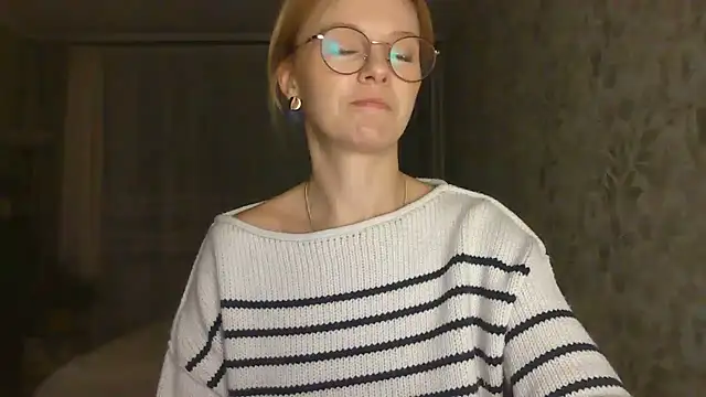 AdelleLovee_ live cam on StripChat