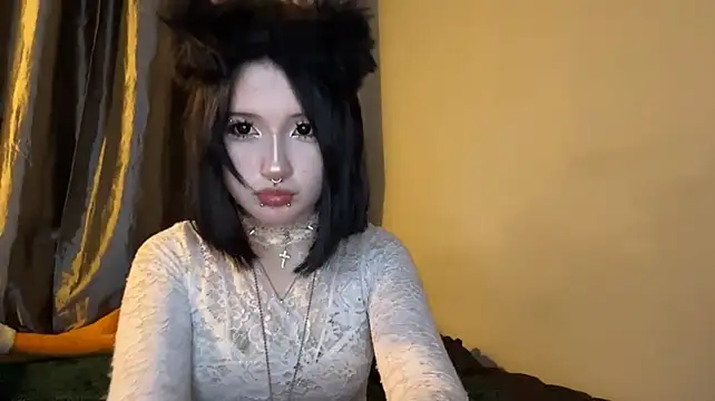 GoldenSweeti live cam on StripChat