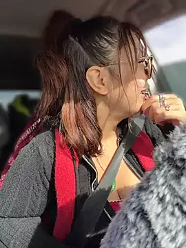 moan4mona (F young) - Flash titties✨💋