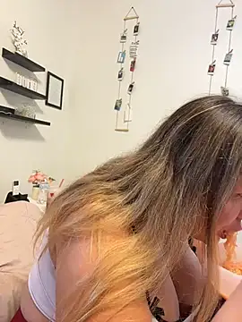 latinamommy26 (F young) - Nipple clamps 3 min