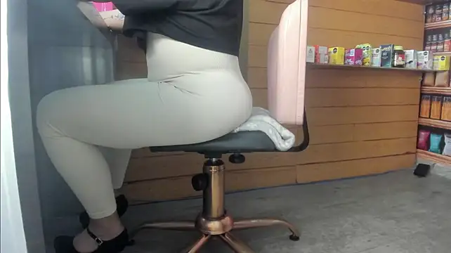 antonellaroox (F milf) - SPANK ASS X 35TIMES