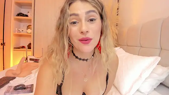 Leah_Grey