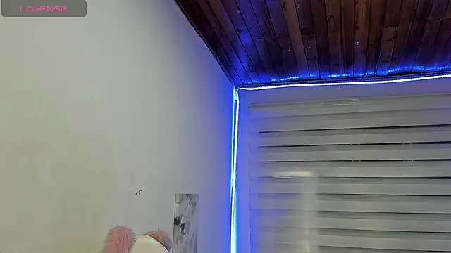Sara_Red_X1