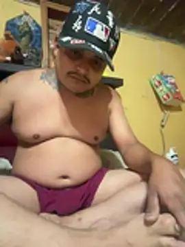 RobertoLeo42980 on Stripchat