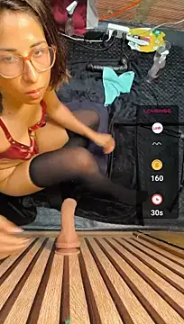 MirandaSingle live cam on StripChat