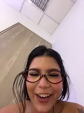 CherrySmirkXXX webcam