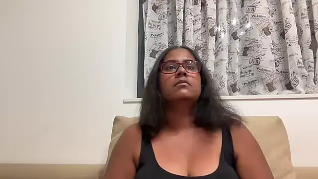 FrenchUnicorn live cam on StripChat