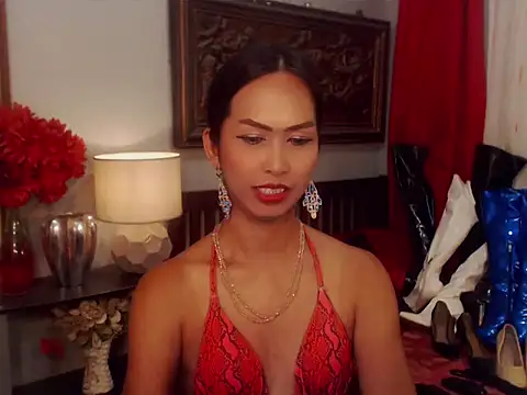 Nathalieheartt live cam on StripChat
