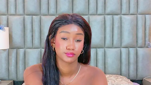 tylawest (F teen) - 💋 Lick my lips slowly