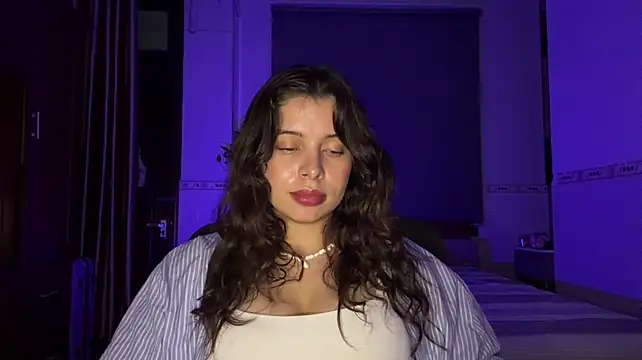 KayleneLoukanis live cam on StripChat