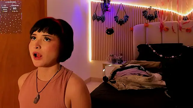 AriaLuxx_ live cam on StripChat