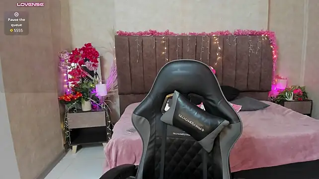 Juliieth_Caandy live cam on StripChat