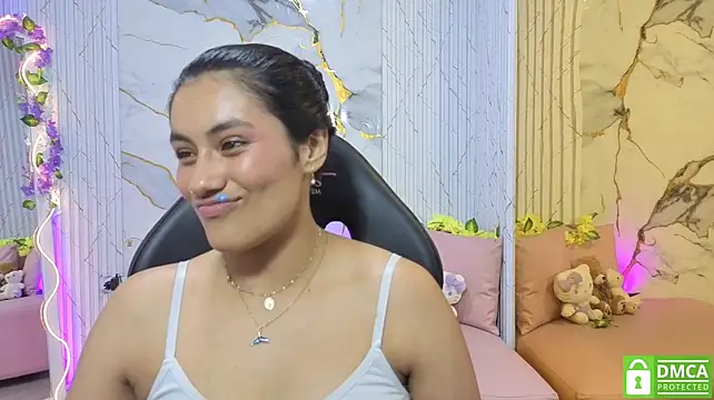PEACHY_TAY live cam on StripChat