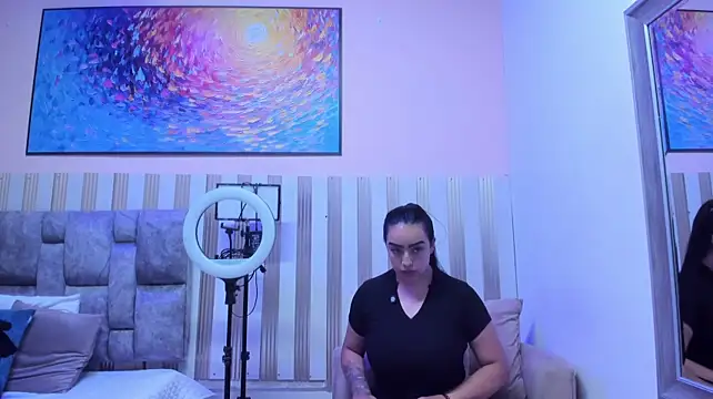 nina_glow