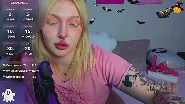 BlondieSummer live cam on StripChat