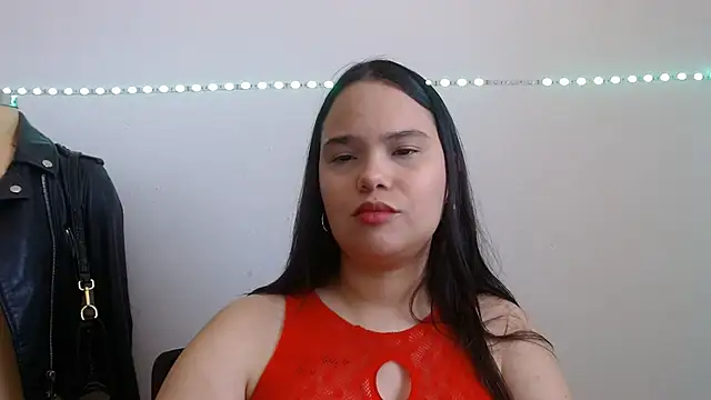 nicolle_jenifer live cam on StripChat
