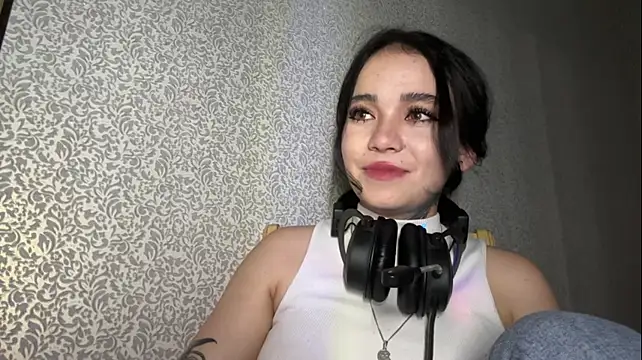 kinawillow live cam on StripChat