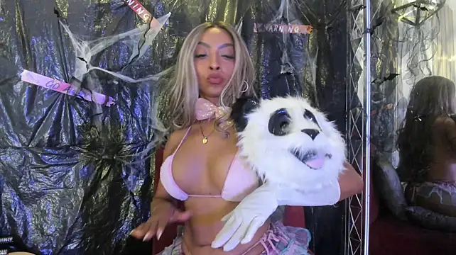 BriannaChelsea live cam on StripChat