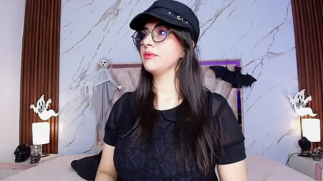 Amelie_saenz live cam on StripChat