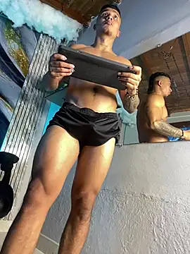 ThiagoBlaze live cam on StripChat