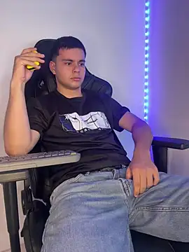 Liam_Mateo live cam on StripChat