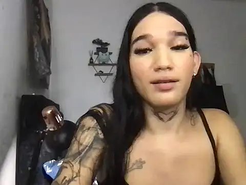 Luciana_Big_ass live cam on StripChat