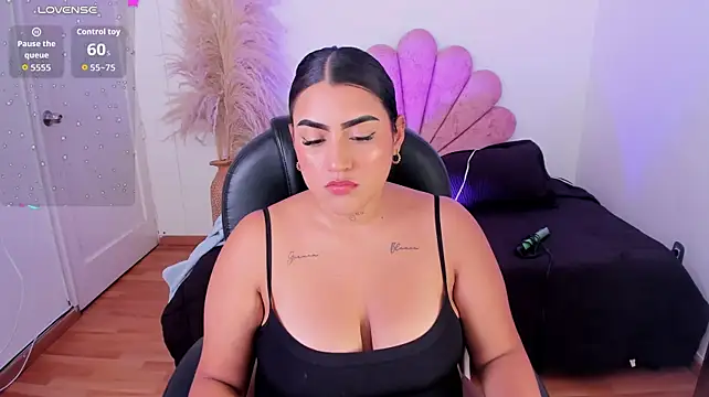 Melodysnow_01 live cam on StripChat