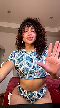 CurlyLia_