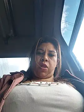 Laura-Hernandez live cam on StripChat
