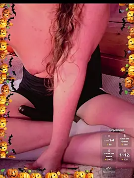 milena_kiitty live cam on StripChat
