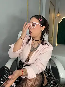 Cassie_Bloom_