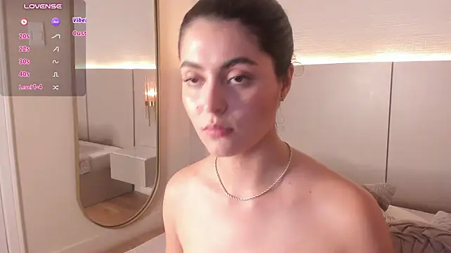 SarhaVega live cam on StripChat