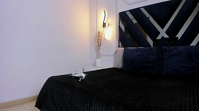 Emma_Montclair_ live cam on StripChat