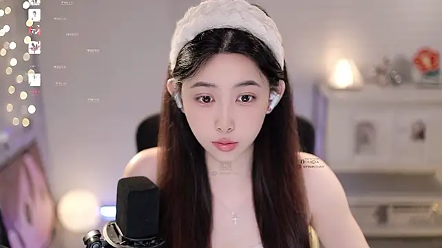SleepArtist live cam on StripChat