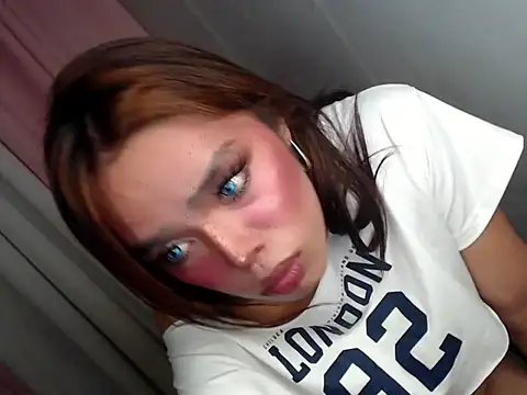 selffucker_dollmaker69 live cam on StripChat