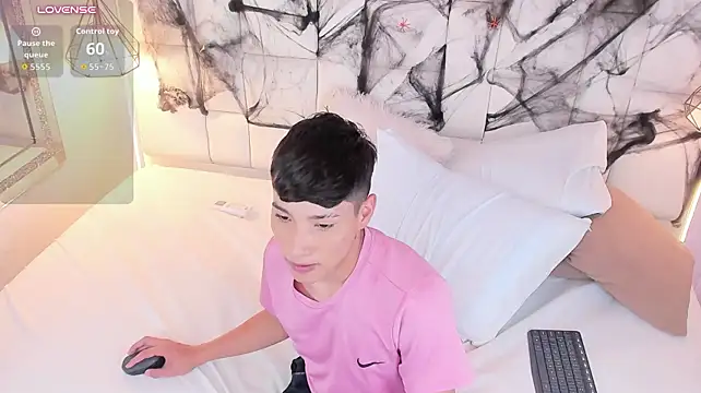 SantiDiazz live cam on StripChat