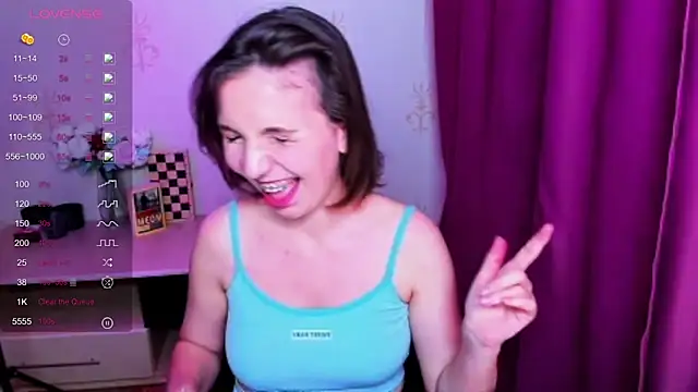 KindHazelHere_ live cam on StripChat