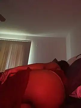 reecieofficial live cam on StripChat
