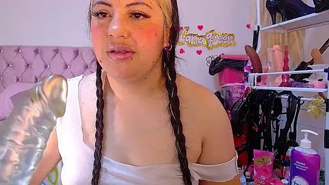 lanaqueen699 live cam on StripChat