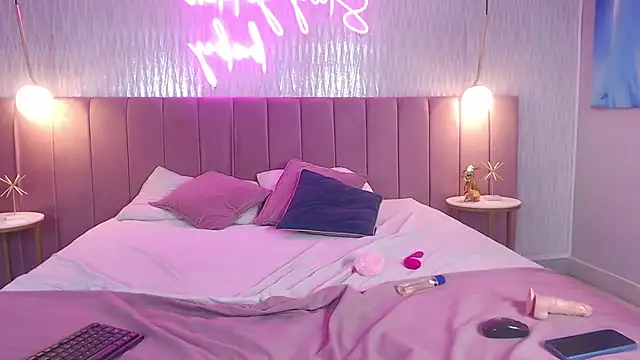 WildFlame_F live cam on StripChat