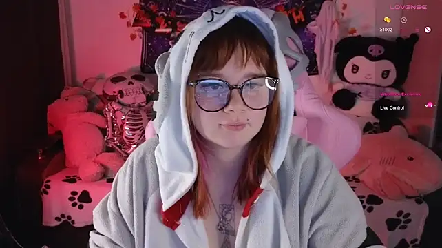 lunaalli live cam on StripChat