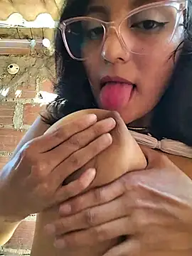 sienna_elara live cam on StripChat
