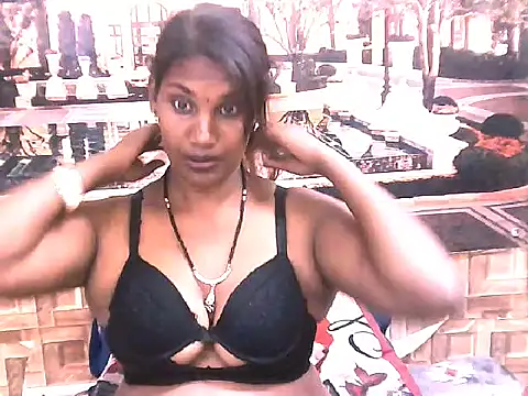 IndianQueen30 live cam on StripChat