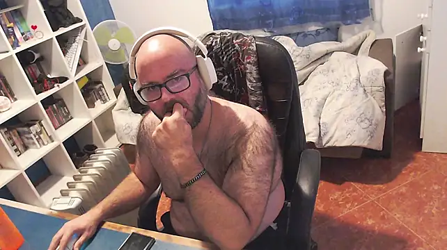 ravingr4d4's live room