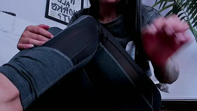 Caroline_dh live cam on StripChat